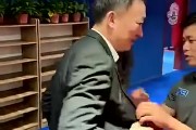 真开心?成功挺进八强!刘维伟赛后被队员疯狂泼水庆祝? 真开心?成功挺进八强!刘维伟赛后被队员疯狂泼水庆祝?